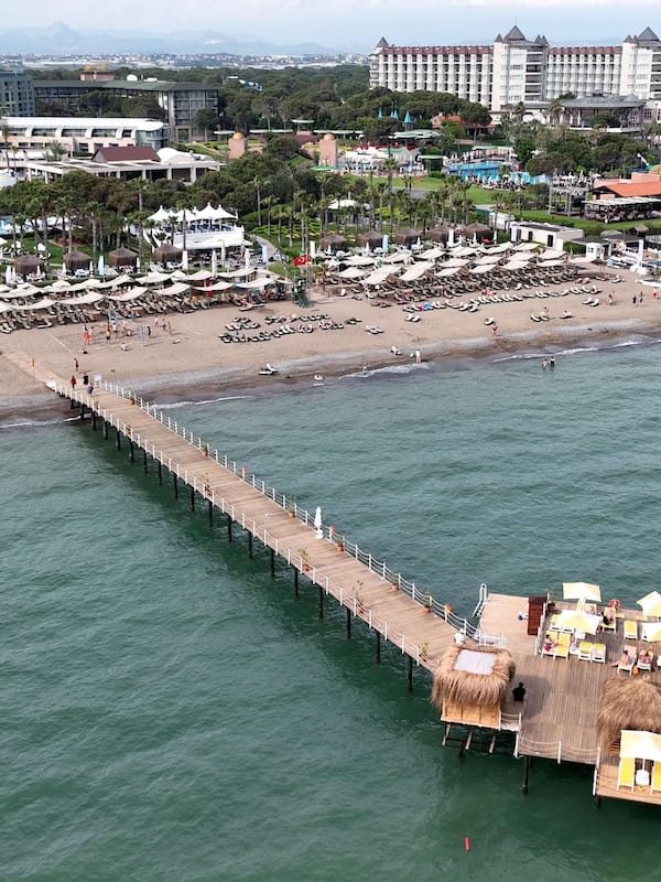 Private beach, free beach shuttle, sun-loungers, beach umbrellas