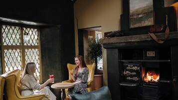 Lounas ja illallinen, paikallinen keittiö