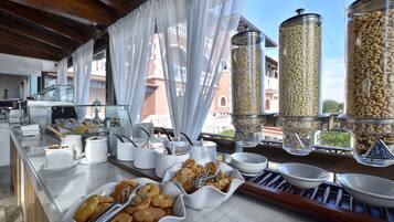 Se sirven desayunos, comidas y cenas