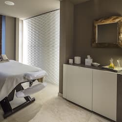 Couples treatment room(s), sauna, hot tub, steam room