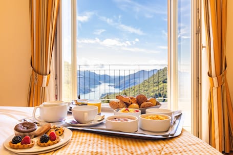 Classic with lake view | In-room dining. Kurhaus Cademario Hotel & SPA