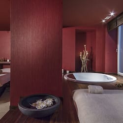 Salas para tratamentos a dois, sauna seca, banheira de hidromassagem
