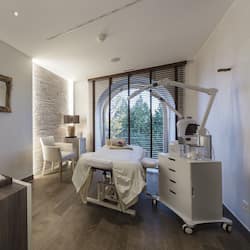 Couples treatment room(s), sauna, hot tub, steam room