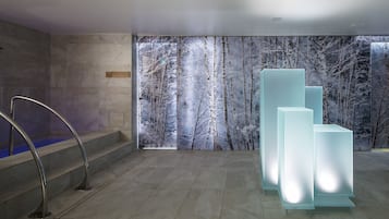 Ruang perawatan pasangan, sauna, hot tub, dan ruang uap