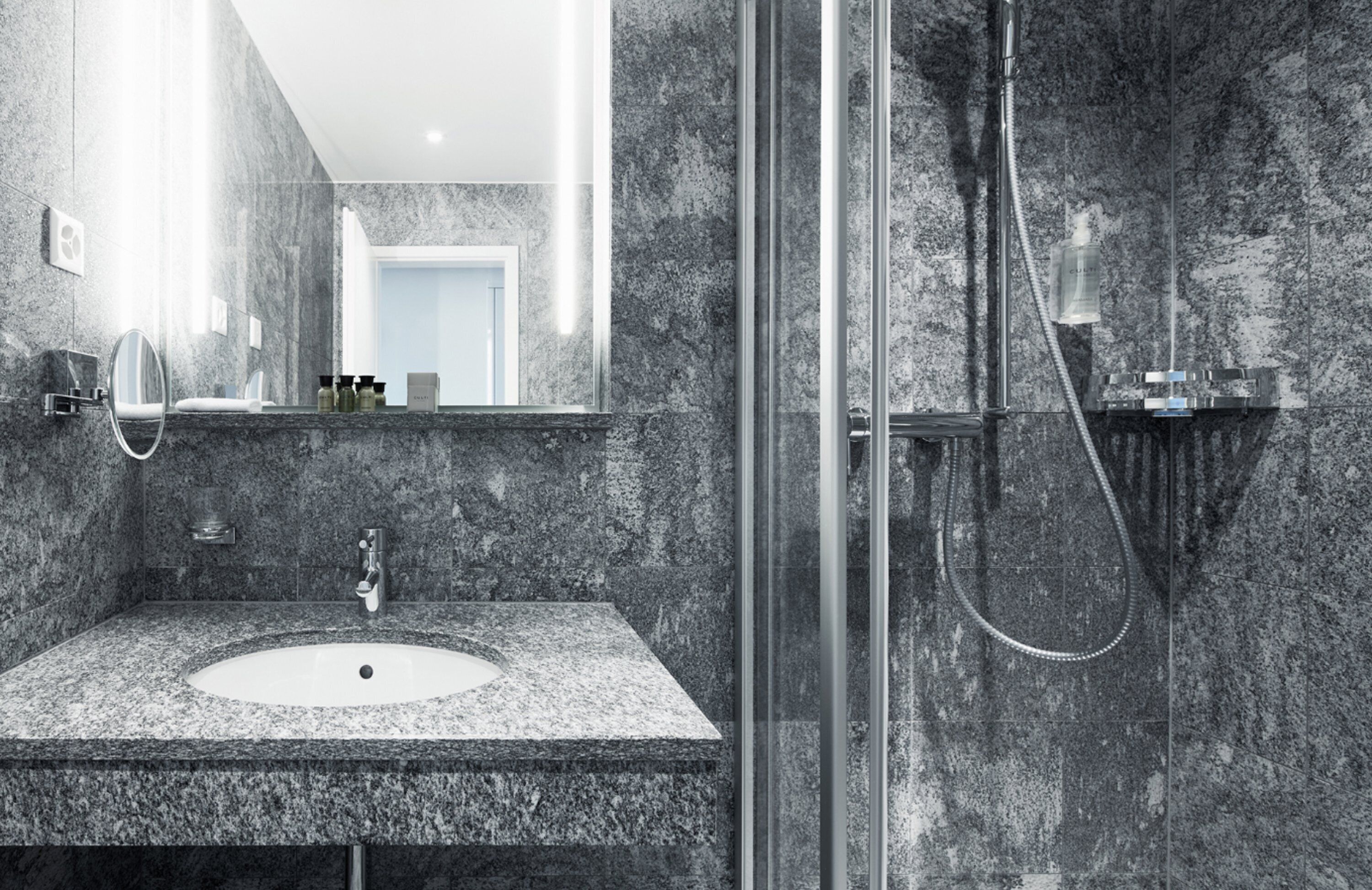 premium bedding, pillow-top beds, minibar, in-room safe