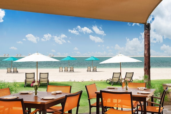 7 restaurants; breakfast and dinner served