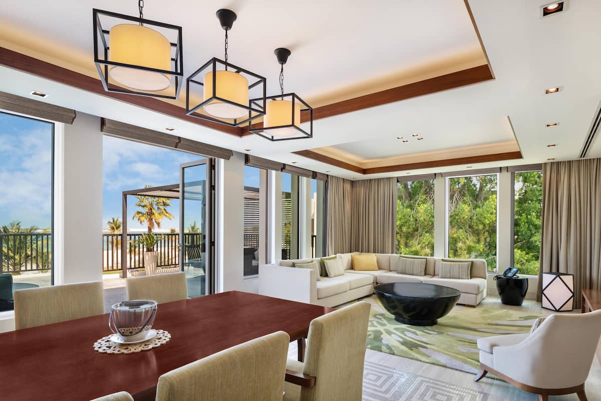 Sea View Residence Two Bedroom Suites with Lounge Access & Butler | 高級寝具、羽毛の掛け布団、低反発ベッド、ミニバー