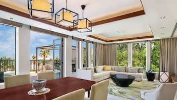 Sea View Residence Two Bedroom Suites with Lounge Access & Butler | Roupas de cama premium, edredons de pluma