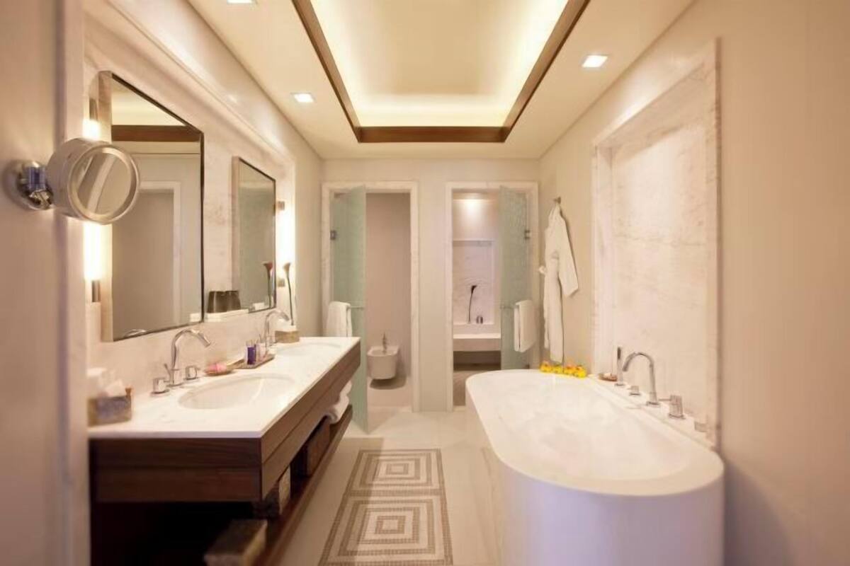 Bathroom | Separate tub and shower, free toiletries, hair dryer, bathrobes