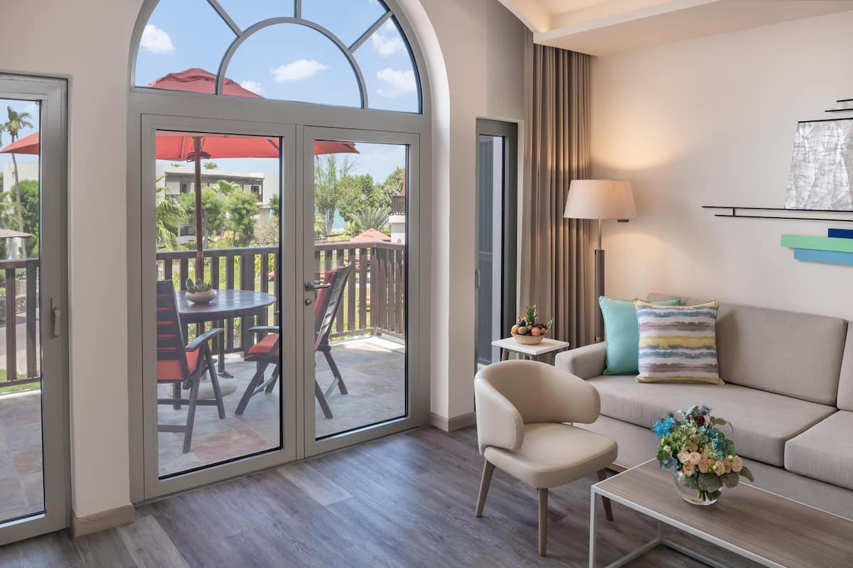 Garden View Junior Suite with Dedicated Pool & Private Beach Access | 部屋からの景観