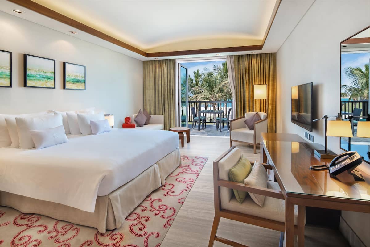 Sea View Residence Suite with Beach Cabana & Lounge Access with Butler Service-Free Shuttle to Malls | Premium bedding, down comforters, memory foam beds, minibar