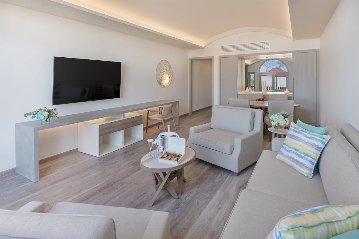 Sea View One Bedroom Suite with Signature Club Lounge Access with Free Shuttle to Shopping Malls | Premium bedding, down comforters, memory foam beds, minibar