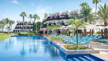 4 outdoor pools, open 9:00 AM to 6:00 PM, sun loungers