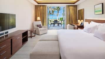 Beachfront Residence One Bedroom Suite with Lounge Access and Butler | Premium bedding, down duvets, memory-foam beds, minibar