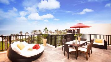 Villa, 2 Schlafzimmer, Zutritt zur Club Lounge, Meerblick (Butler Service, Shuttle to Malls) | Hochwertige Bettwaren, Daunenbettdecken