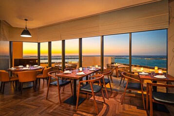 7 restaurants, breakfast, dinner served; international cuisine 