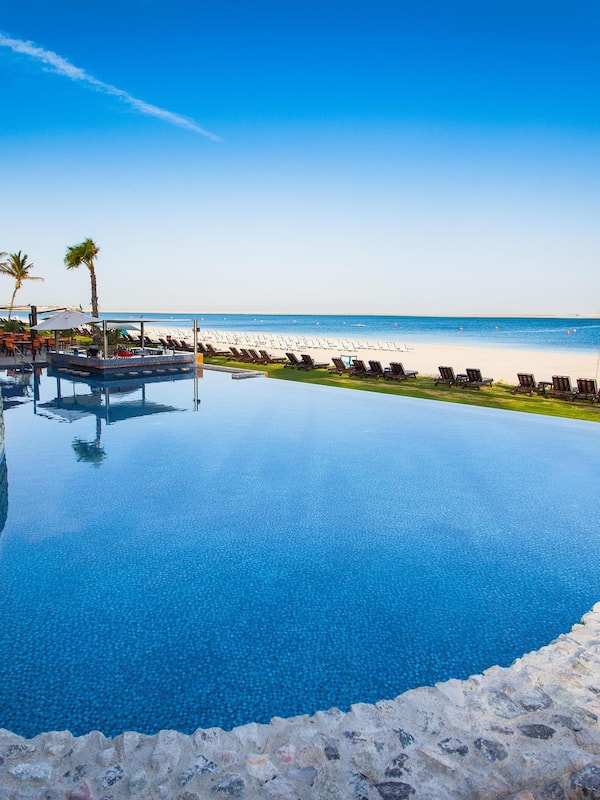 4 outdoor pools, open 9:00 AM to 6:00 PM, pool loungers