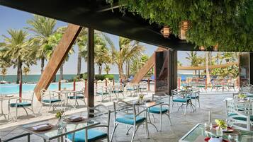 7 restaurants, spécialités Cuisine internationale