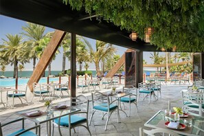 7 restaurantes, se sirven desayunos, cenas y cocina internacional