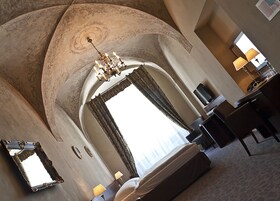 Family Room | In-room safe, desk, iron/ironing board, bed sheets