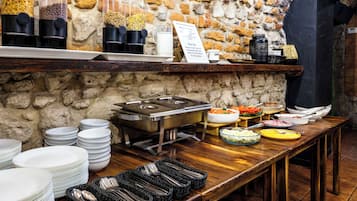 Daily buffet breakfast (PLN 45 per person)