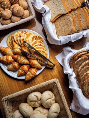 Tägliches Frühstücksbuffet gegen Gebühr