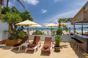 Outdoor pool, pool umbrellas, sun loungers