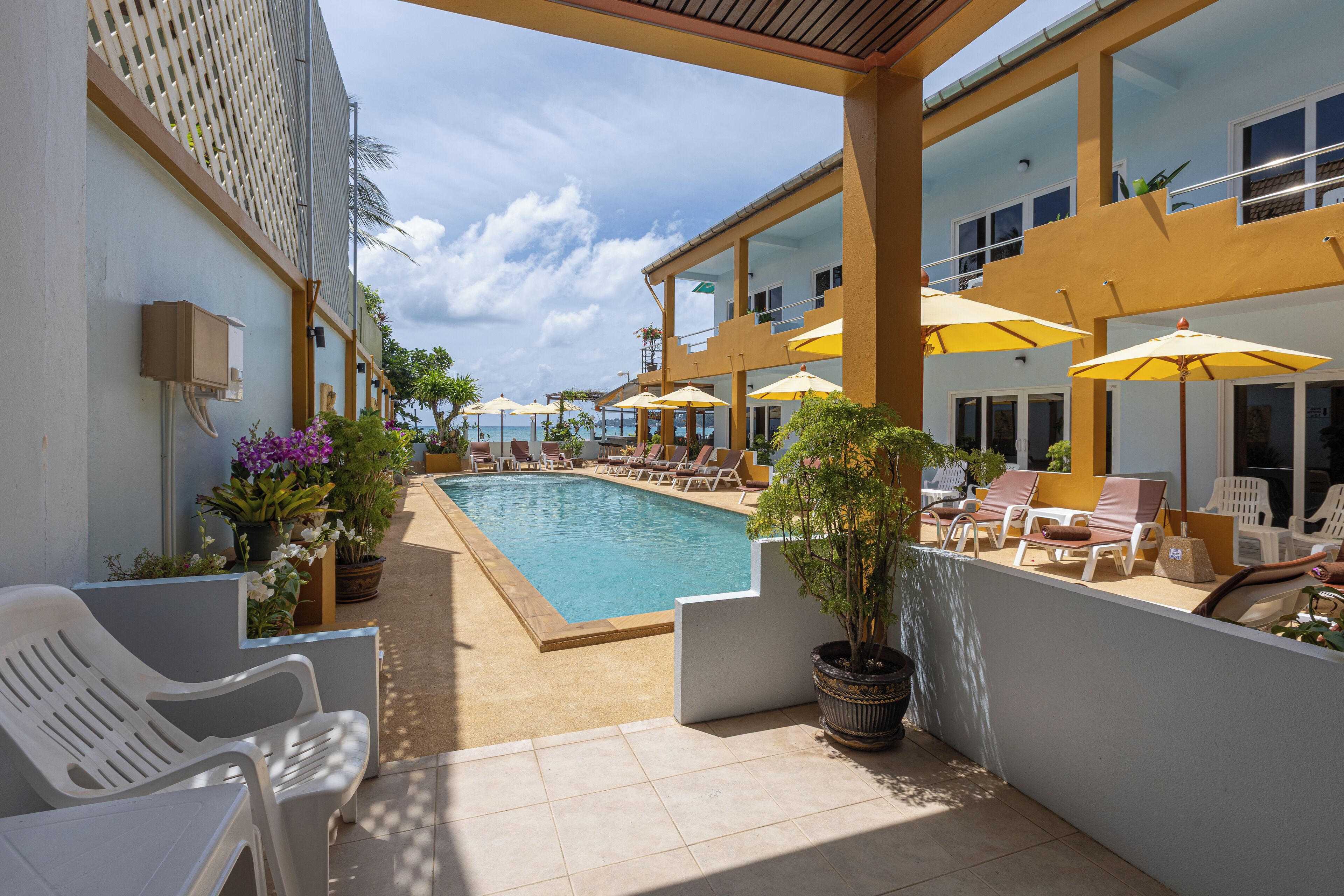 Seaview Studio With Pool Access | 阳台景观