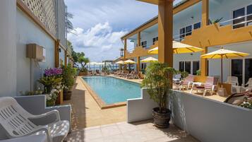 Seaview Studio With Pool Access | Blick vom Balkon