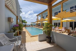 Seaview Studio With Pool Access | Blick vom Balkon