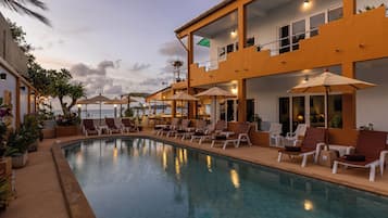 Outdoor pool, pool umbrellas, sun loungers