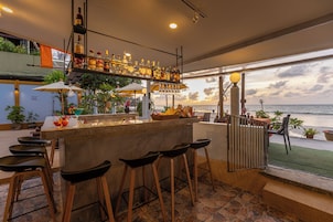 Poolside bar