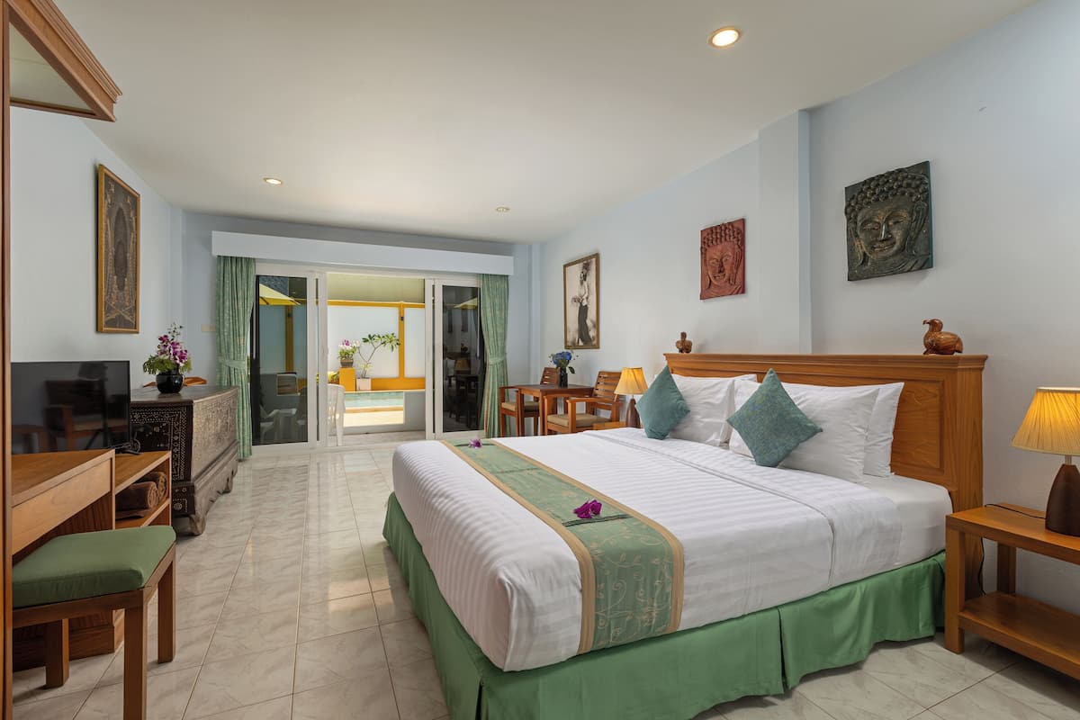 Superior Studio With Pool Access | 獨特設計、獨特裝修、書桌、遮光窗簾/窗簾