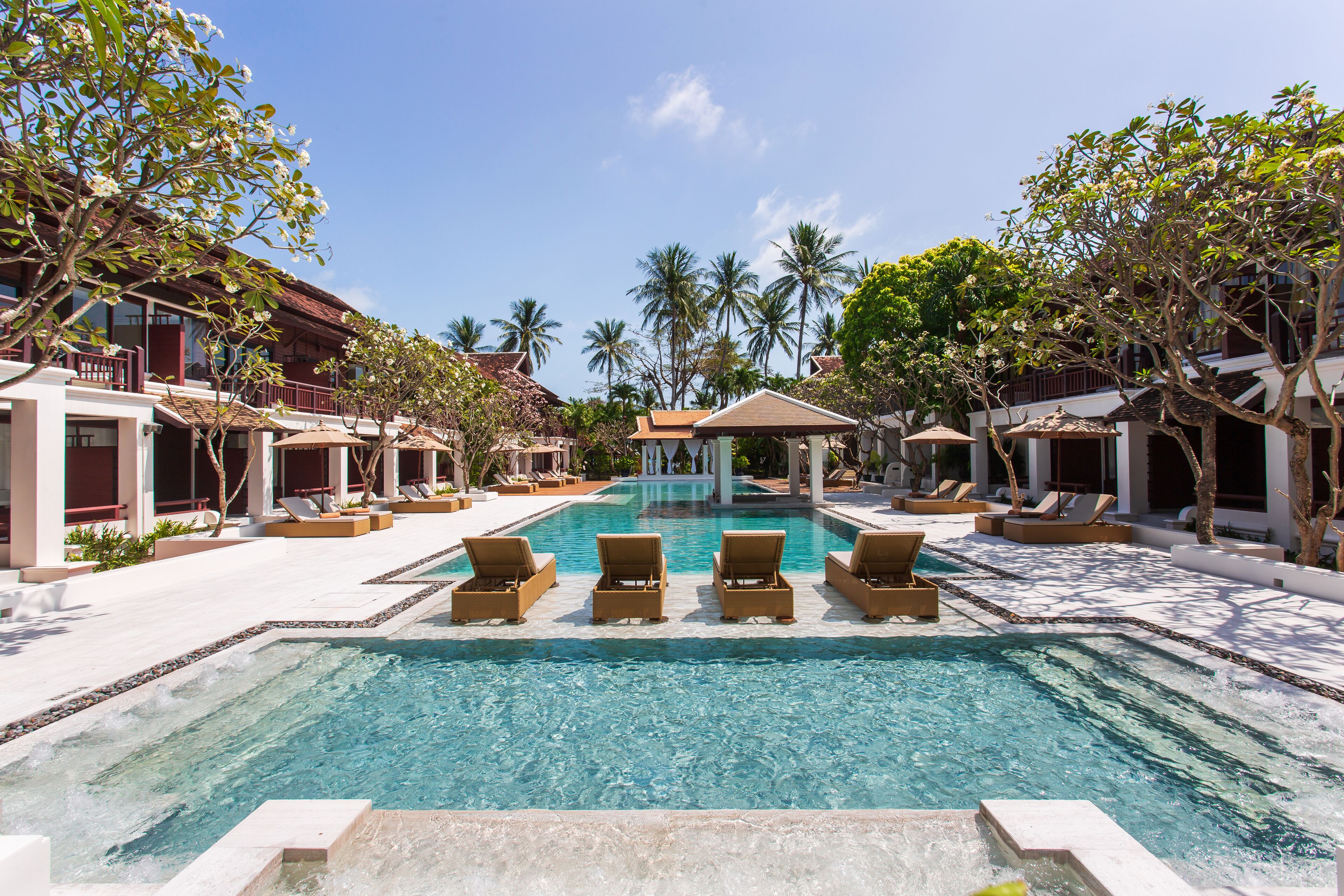 2 outdoor pools, pool umbrellas