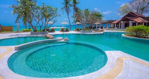 2 outdoor pools, pool umbrellas - Chaweng Regent Beach Resort (Koh Samui)