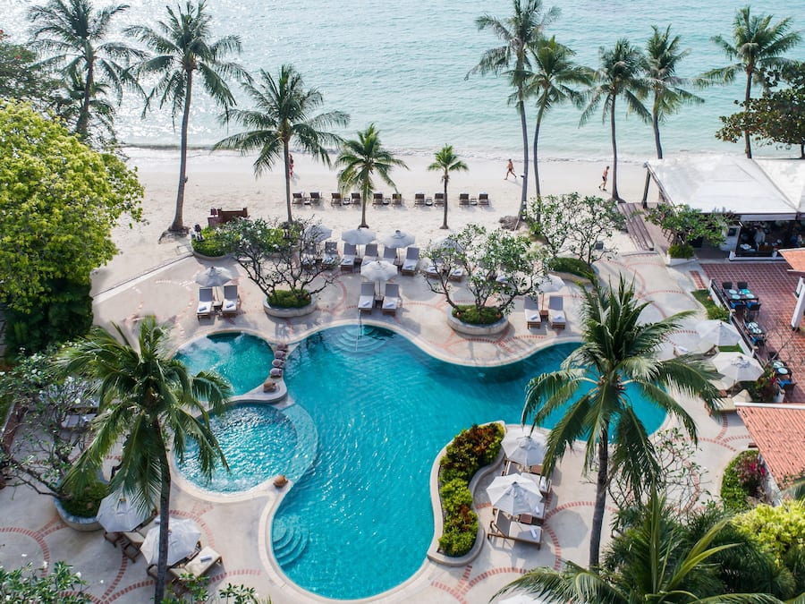2 outdoor pools, pool umbrellas