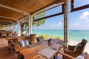 Breakfast, lunch and dinner served - Chaweng Regent Beach Resort (Koh Samui)
