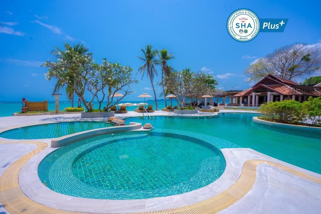 Kolam renang | 2 kolam renang outdoor, dengan payung kolam renang