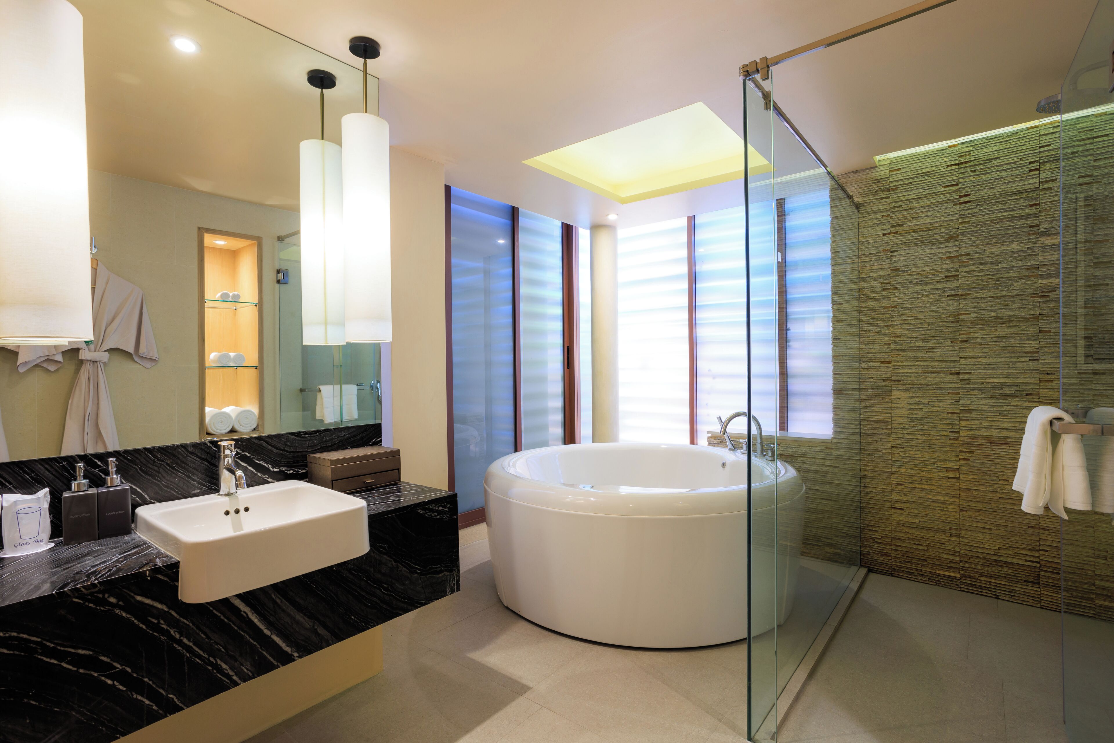 Grand Premier | Salle de bain | Articles de toilette (gratuits), séchoir à cheveux, peignoirs