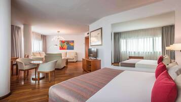 Junior Suite | Minibar, in-room safe, desk, laptop workspace