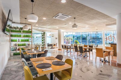 莫夕亚阿扎尔贝阿勒格罗酒店