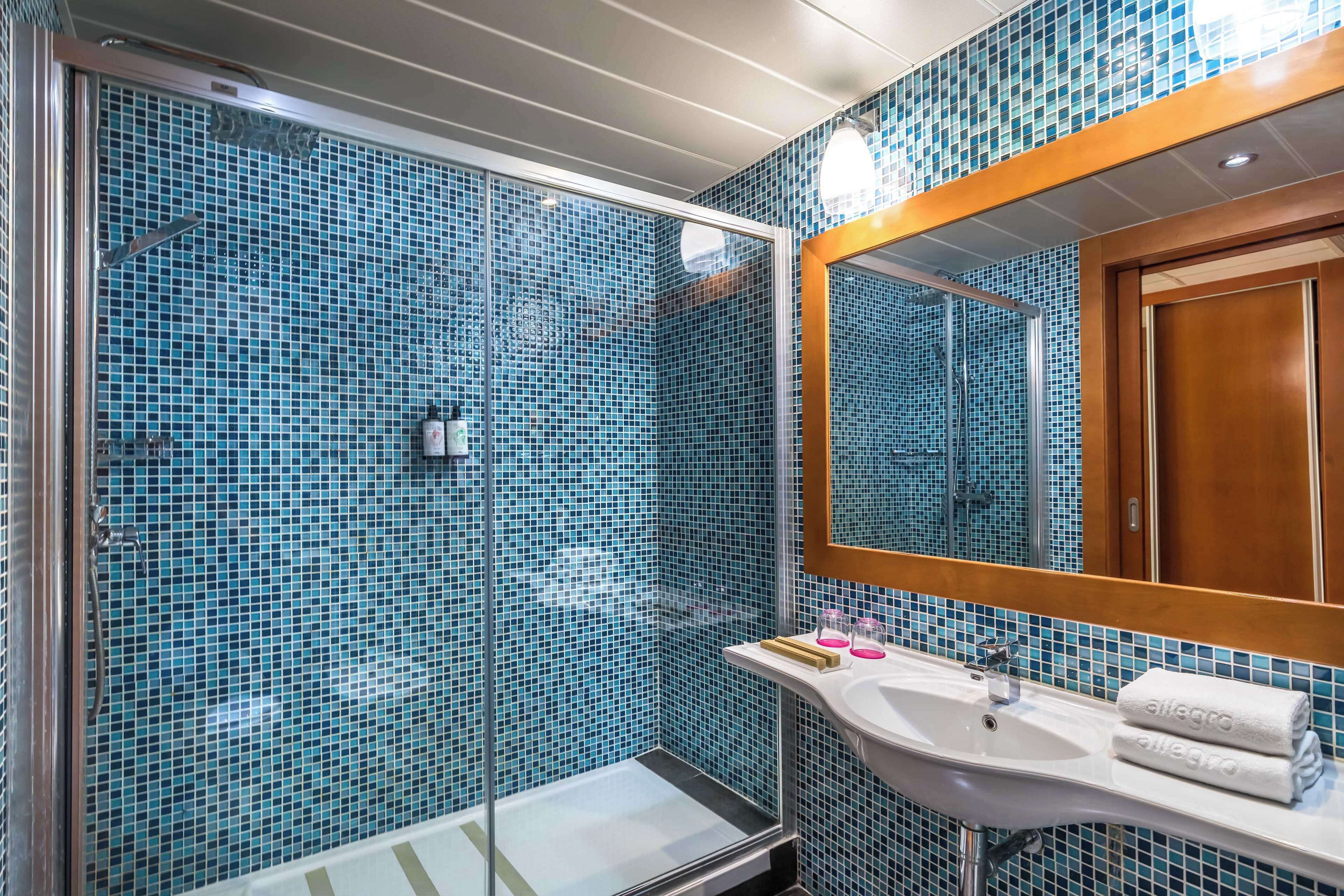 superior room | minibar, in-room safe, individually furnished, desk