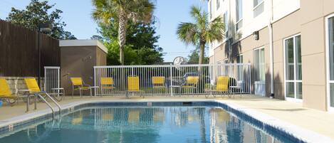 Alberca al aire libre por temporada