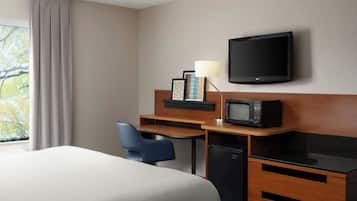 Room, 1 King Bed | Individually decorated, individually furnished, desk