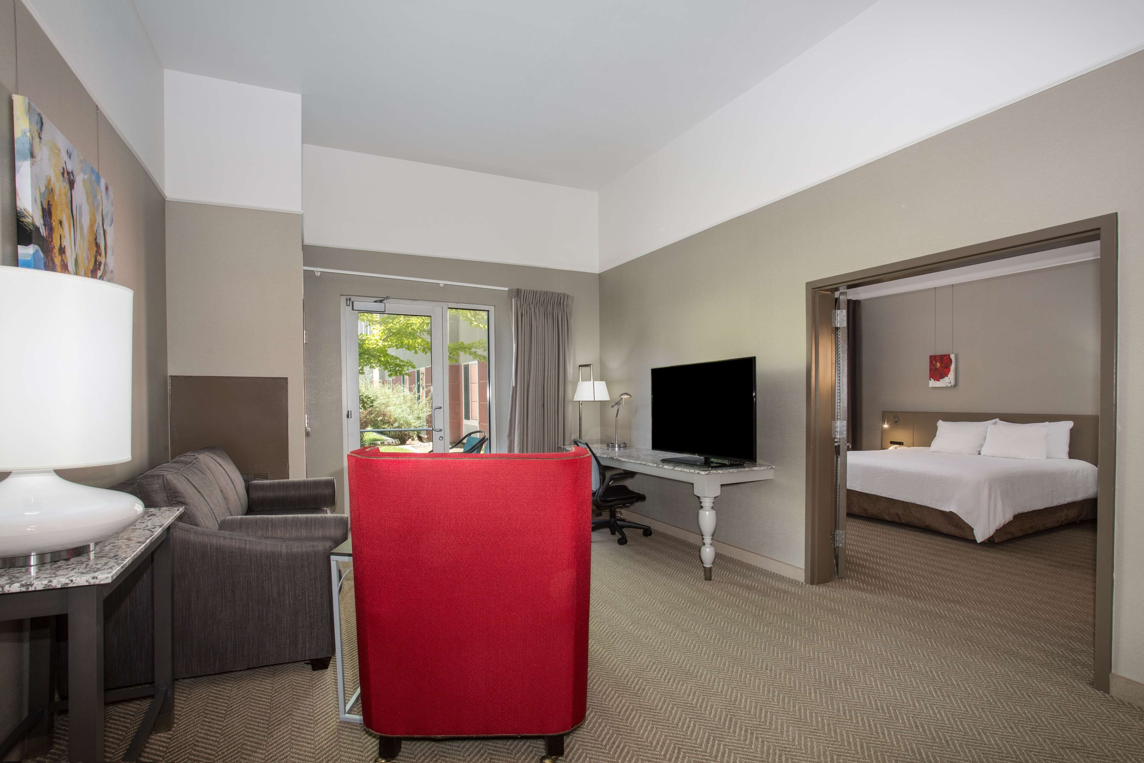 suite, 1 king bed | living area | flat-screen tv, mp3 dock