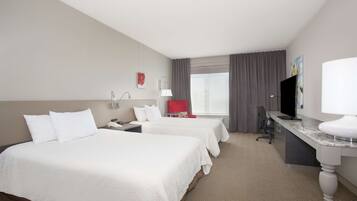 Caja de seguridad en la habitación y escritorio