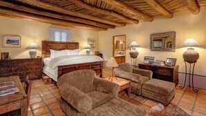 Deluxe Room, 1 King Bed, Partial Lake View, Courtyard Area