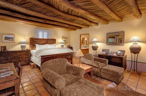 Deluxe Room, 1 King Bed, Partial Lake View, Courtyard Area