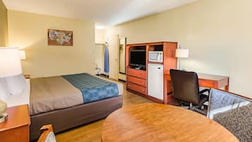 Standard Room, 1 King Bed, Non Smoking | Iron/ironing board, cribs/infant beds, rollaway beds, free WiFi