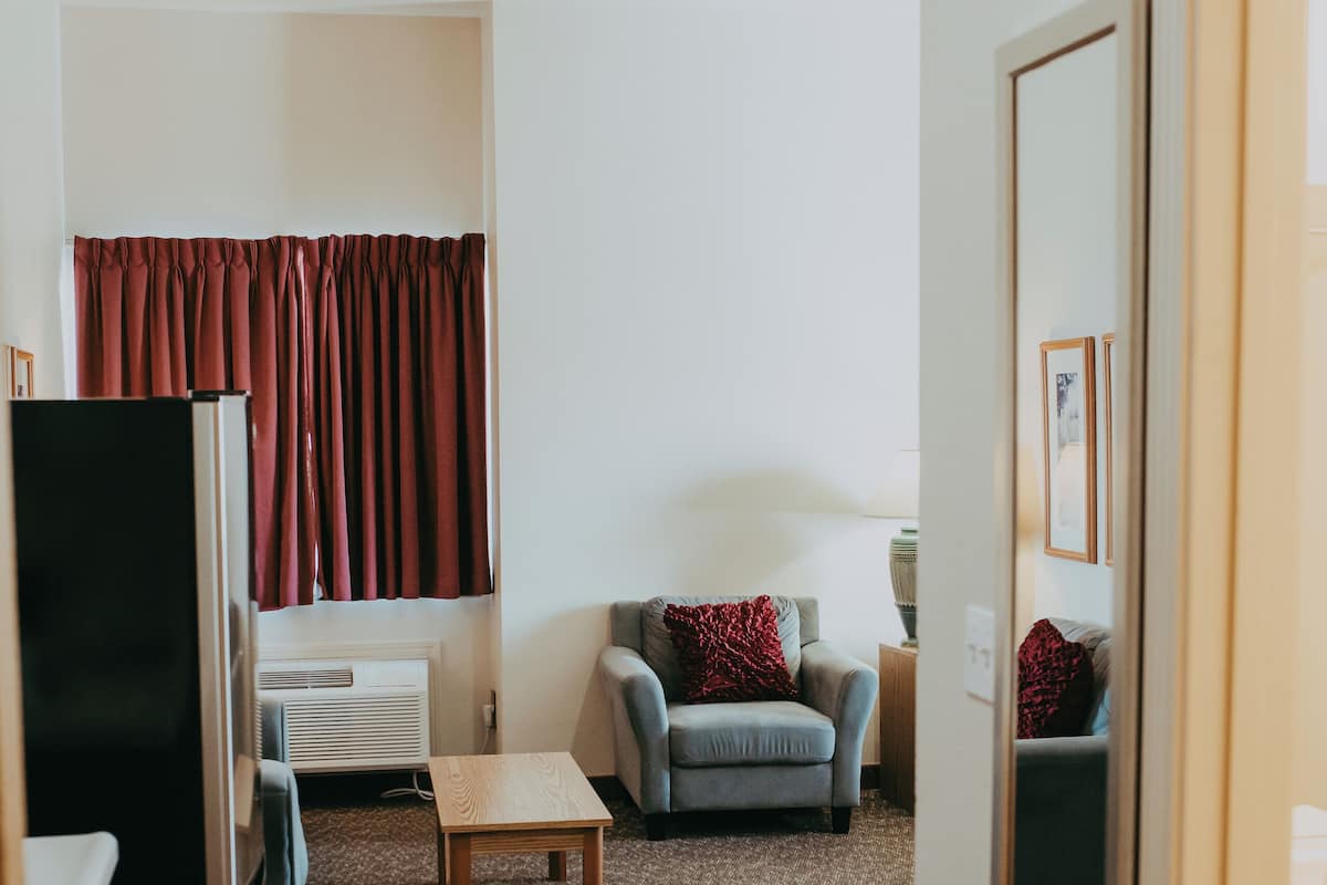 Deluxe kamer | Pillowtop-bedden, een bureau, gratis wifi, beddengoed